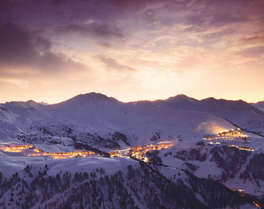 Couché de soleil sur La Plagne enneigné