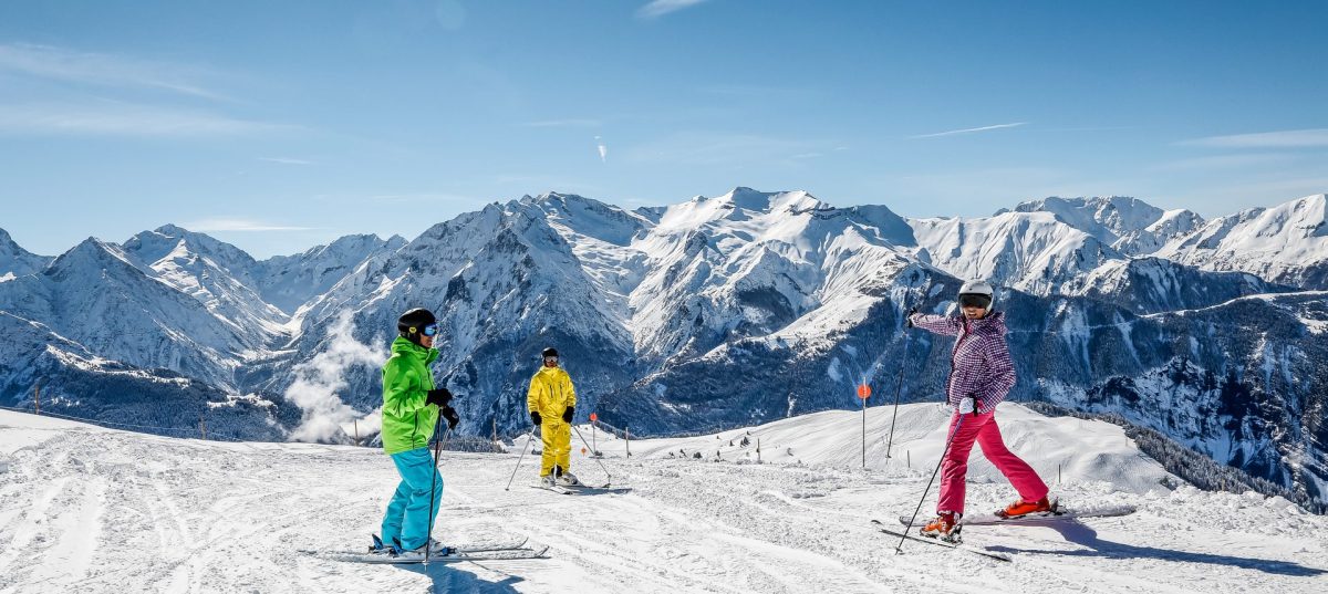 Auris en Oisans skieurs credit-photo-urope_mh_